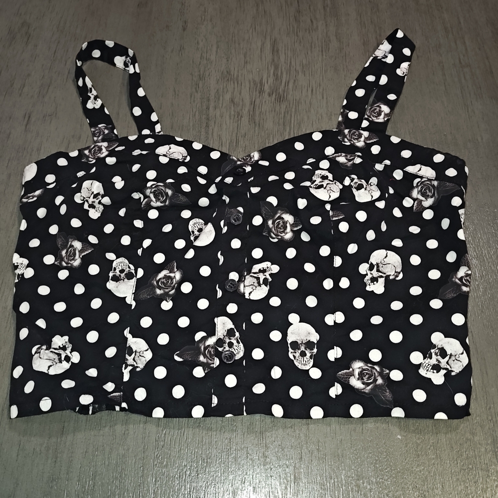 Hot Topic Woman's Black With White Skulls,Crop Top, Goth,Grunge,Punk Size large